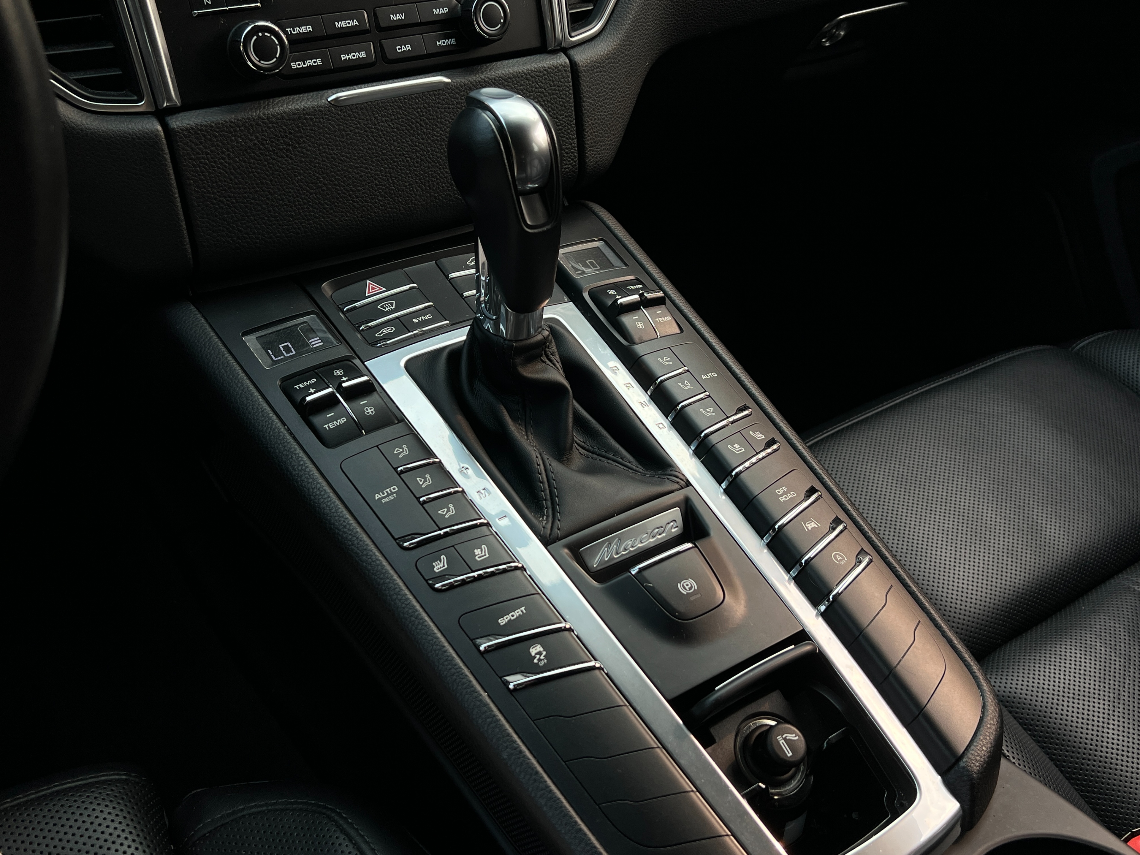 2018 Porsche Macan s - Image 11